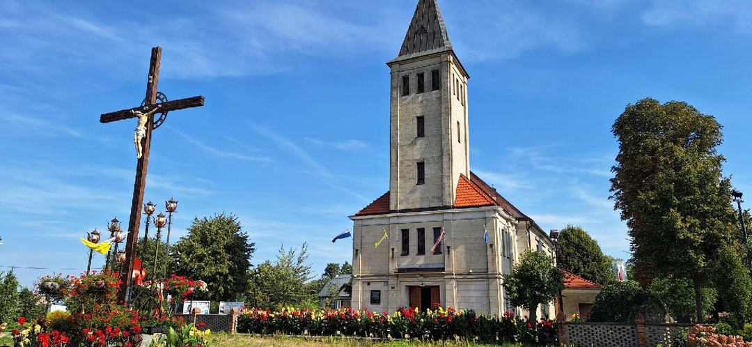 Widok kościoła w Szaradowie